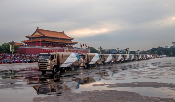 点点金 当先锋, 打头阵! 比亚迪纯电动环卫车护航九三阅兵